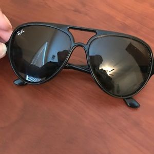 Black Ray-Ban Sunglasses